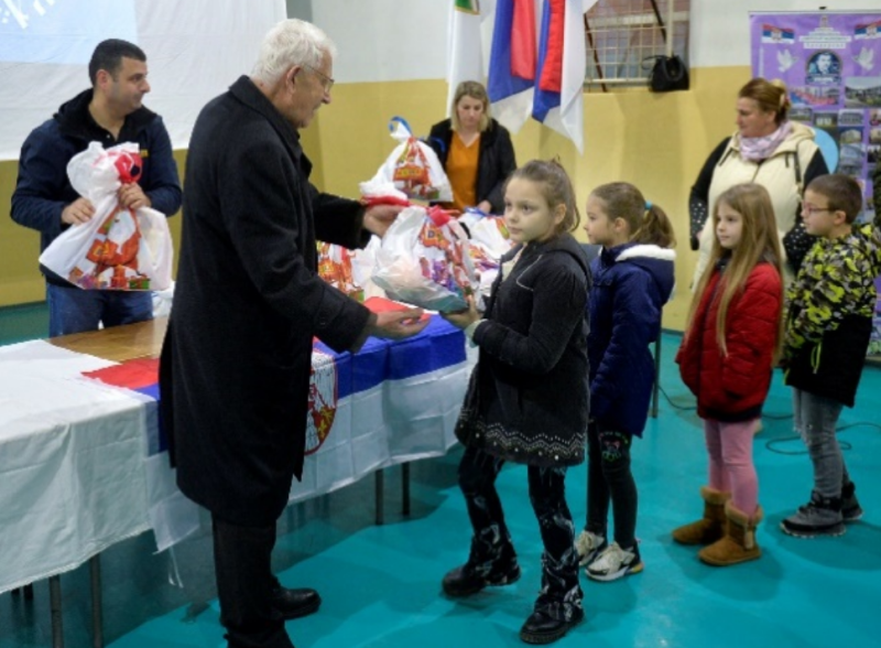 Светосавски пакетићи за децу у Рашкој области