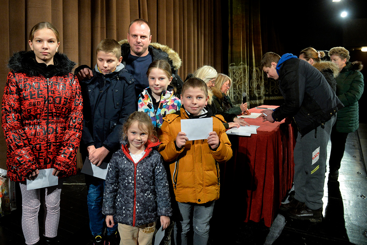 Божићни поклони деци у 2025. години