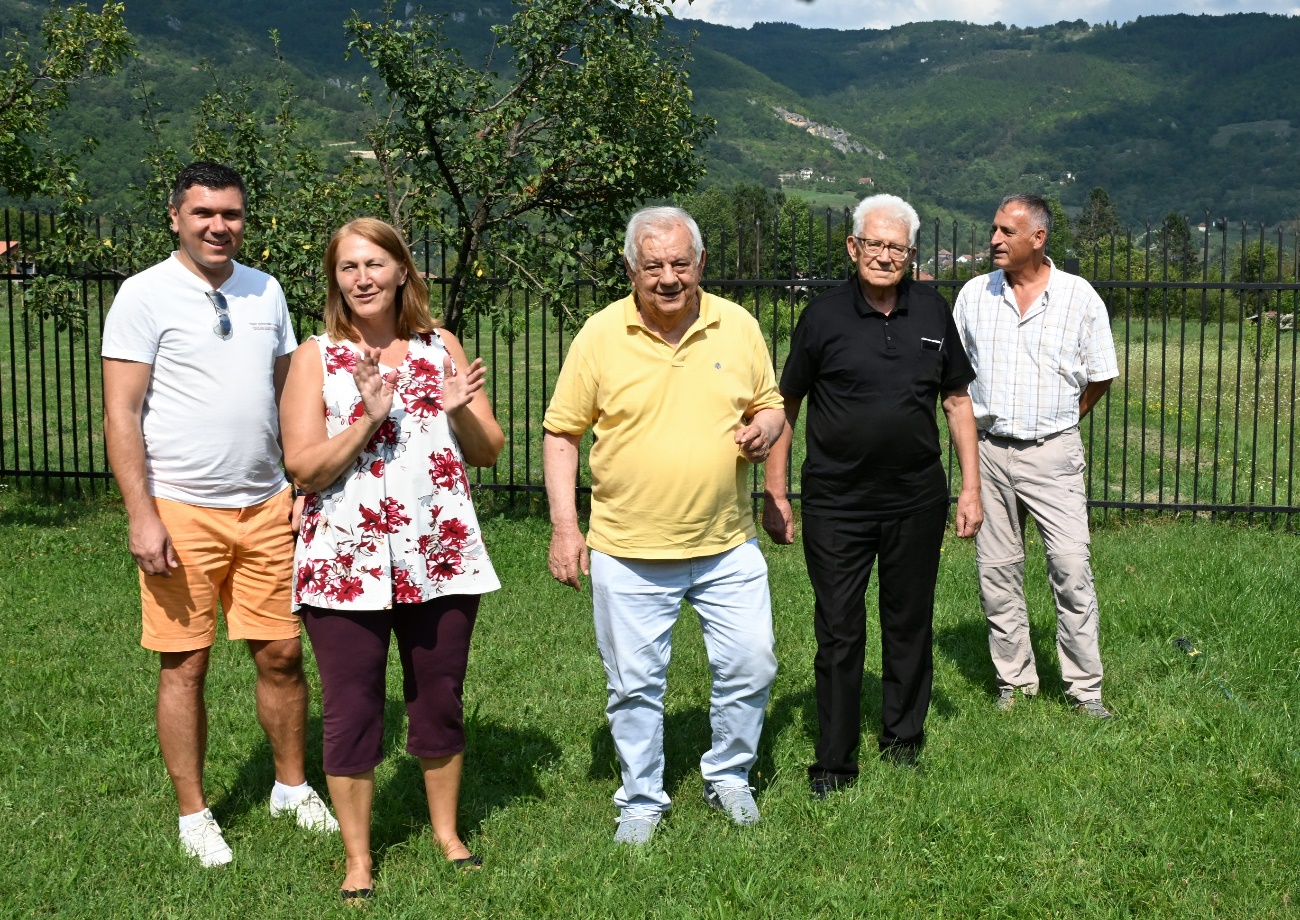 НАСТАВЉЕНА ТРАДИЦИЈА, САМО НЕКА ШТО ДУЖЕ ТРАЈЕ - Делегација Хуманитарне организације „Стара Рашка“ гост породици Враклић