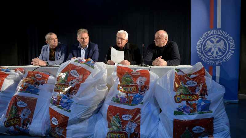 Божићни новчани поклони и новогодишњи пакетићи за децу у Рашкој области